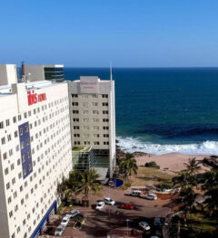 https://funplace.com.br/wp-content/uploads/2025/08/image-salvador-ibis-rio-vermelho-hotel-59-1-240x263.jpeg